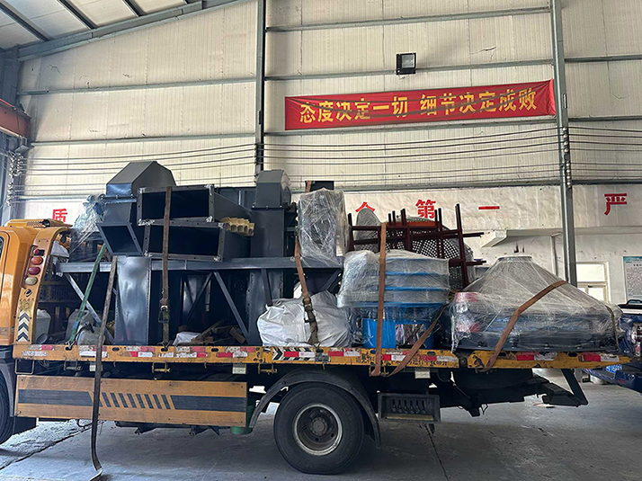 斗式提升機(jī)、振動(dòng)料斗、旋振篩整車發(fā)貨